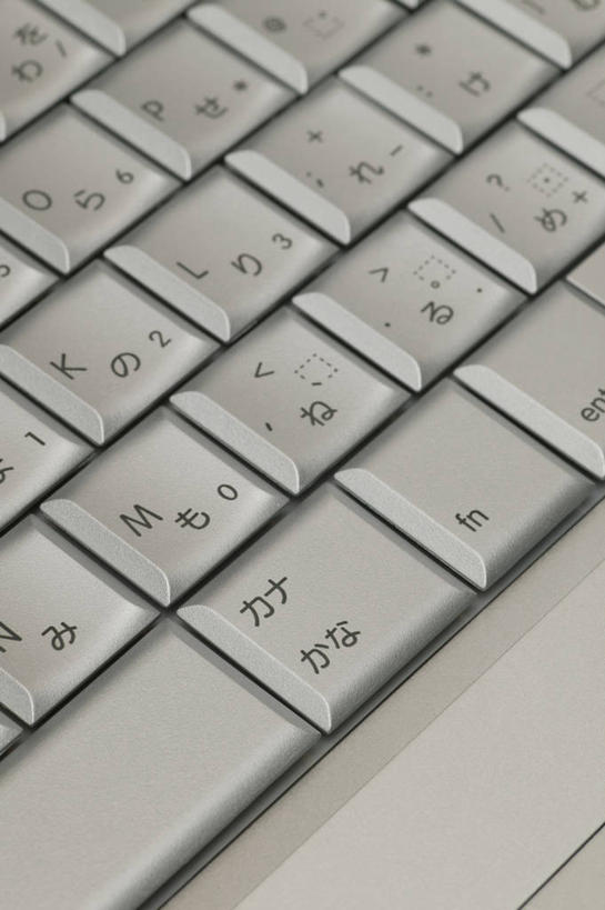 无人,竖图,俯视,室内,特写,白天,键盘,静物,阴影,反射,日文,英文,标志,文字,影子,字符,字母,输入设备,通讯设备,标识,一个,单个,英文字母,通信设备,日语,电脑键盘,彩图,高角度拍摄