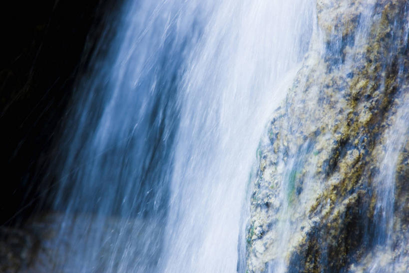 无人,横图,室外,白天,正面,旅游,度假,石头,美景,瀑布,水,日本,亚洲,阴影,飞溅,溅,光线,石子,液体,影子,景观,水滴,娱乐,水珠,阳光,自然,享受,休闲,景色,放松,喷洒,自然风光,东亚,本州,本州岛,日本国,近畿地方,近畿,滋贺,滋贺县,县厅,大津市,跌水,石块,岩石,彩图,大津