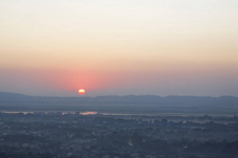无人,横图,室外,白天,正面,旅游,度假,河流,美景,日落,山,山脉,水,缅甸,亚洲,河水,景观,山峰,水流,晚霞,霞光,落日,山峦,娱乐,自然,黄昏,群山,享受,休闲,景色,彩霞,放松,东南亚,自然风光,缅甸联邦,夕照,薄暮,曼德勒省,夕阳,彩图,傍晚,曼德勒山,斜阳