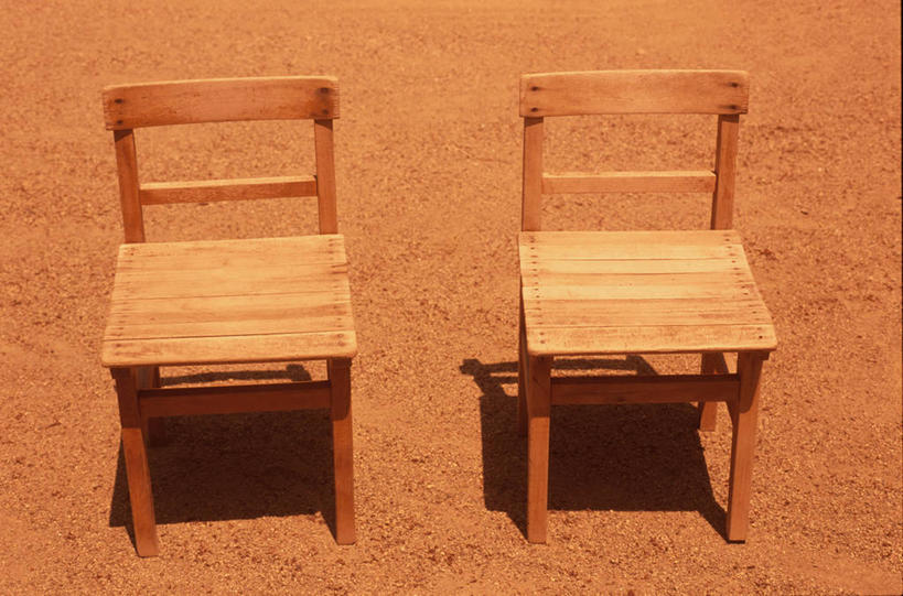 无人,横图,俯视,室外,特写,白天,椅子,阴影,光线,木制,影子,木椅,两把,阳光,木制品,彩图,高角度拍摄