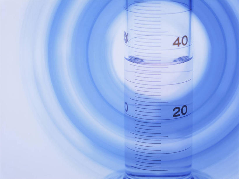 无人,横图,室内,特写,白天,正面,实验,仪器,杯子,阴影,朦胧,模糊,研究,透明,反射,分析,化学,测试,标志,量筒,数字,文字,影子,字符,标识,玻璃制品,一个,玻璃瓶,瓶子,器皿,阿拉伯数字,单个,计量,玻璃仪器,试验耗材,实验用品,玻璃杯,彩图