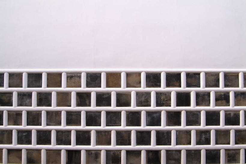 无人,横图,室外,特写,白天,正面,静物,阴影,光线,影子,墙,架子,墙壁,墙面,白色,阳光,支撑,固定,彩图