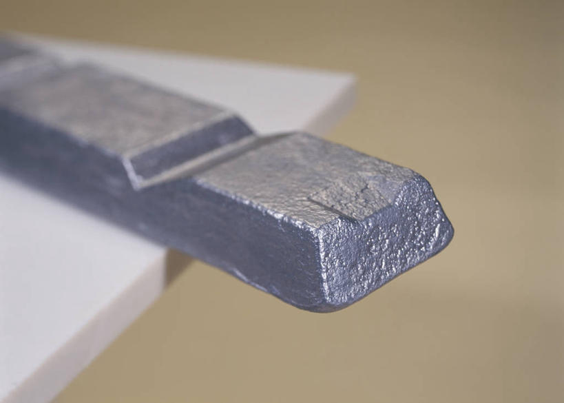 无人,横图,俯视,室内,特写,白天,静物,金属制品,阴影,朦胧,模糊,反射,金属,影子,一个,单个,铝,彩图,高角度拍摄,延性,展性,轻金属,铝锭