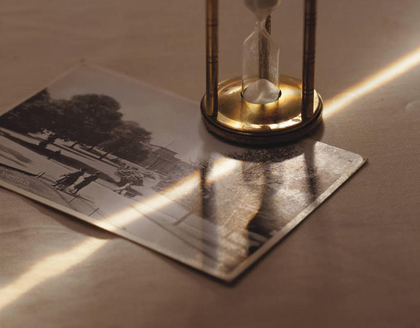 无人,横图,俯视,室内,特写,白天,静物,计时器,沙漏,阴影,时间,反射,传递,信息,沙子,影子,明信片,联系,计时,一个,卡片,联络,通信,单个,纪念,留念,定时器,准确,精准,怀念,宣传,记念,彩图,高角度拍摄,收藏