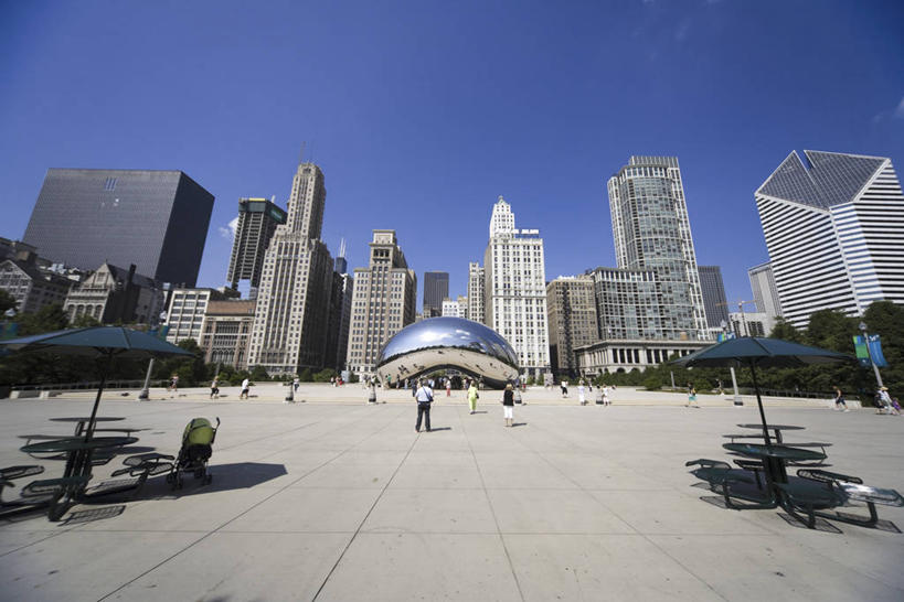 无人,公园,横图,室外,白天,正面,旅游,度假,植物,标志建筑,城市,道路,地标,建筑,路,雕塑,美国,阴影,艺术,装饰,光线,雕刻,雕像,影子,小路,交通,娱乐,建设,树,树木,蓝色,绿色,蓝天,天空,阳光,自然,工艺品,天,享受,休闲,旅游胜地,放松,生长,晴朗,成长,纪念,美术,北美,北美洲,主题,美洲,陈列,伊利诺斯州,芝加哥,万里无云,世界屠猪城,巨肩之城,劳动之城,伊利诺伊,伊利诺伊州,伊利诺州,千禧公园,千年公园,千禧年公园,芝加哥市,芝城,林肯之地,功能,美学,北亚美利加洲,亚美利加洲,云门,晴空,晴空万里,彩图,美利坚合众国