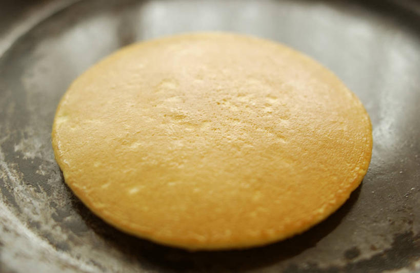 点心,煎饼,无人,横图,俯视,室内,特写,白天,烹饪,厨具,金属制品,阴影,反射,金属,锅子,影子,食品,文化,锅,饼,小吃,食物,糕点,一个,甜食,单个,锅具,烹饪用具,日式煎饼,烹调用具,烹调,彩图,高角度拍摄