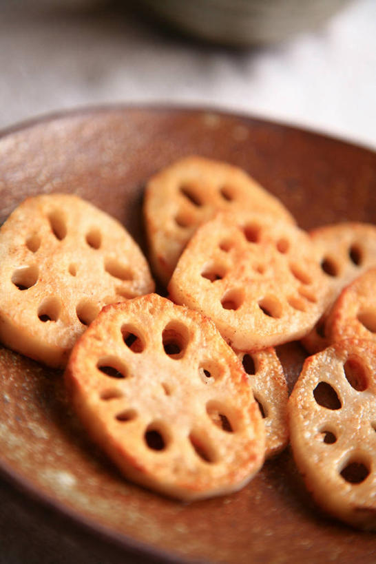 无人,竖图,俯视,室内,特写,白天,烹饪,餐具,切开,阴影,反射,碟子,盘,影子,日本料理,料理,食品,藕,菜肴,美食,食物,一个,盘子,碟,日式料理,切,日式,摄影,佳肴,影棚,单个,剖面,切面,莲藕,彩图,高角度拍摄,影棚拍摄,拍摄,菜藕,光旁,果藕,荷藕,湖藕,藕节,水鞭蓉