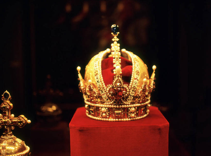 无人,横图,室内,特写,白天,正面,静物,皇冠,阴影,反射,影子,一个,红色,金色,单个,权威,高贵,权力,统治,王冠,彩图