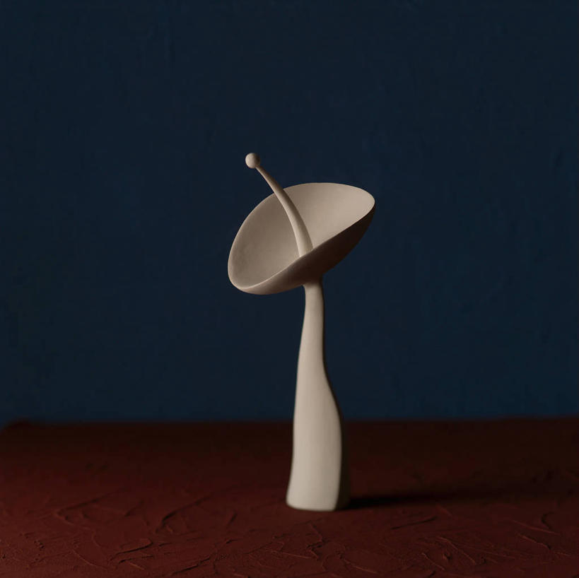 无人,横图,室内,特写,白天,正面,天线,卫星,静物,阴影,蓝色背景,反射,影子,一个,摄影,影棚,单个,信号,无线电,卫星天线,卫星通信,卫星信号,彩图,影棚拍摄,拍摄