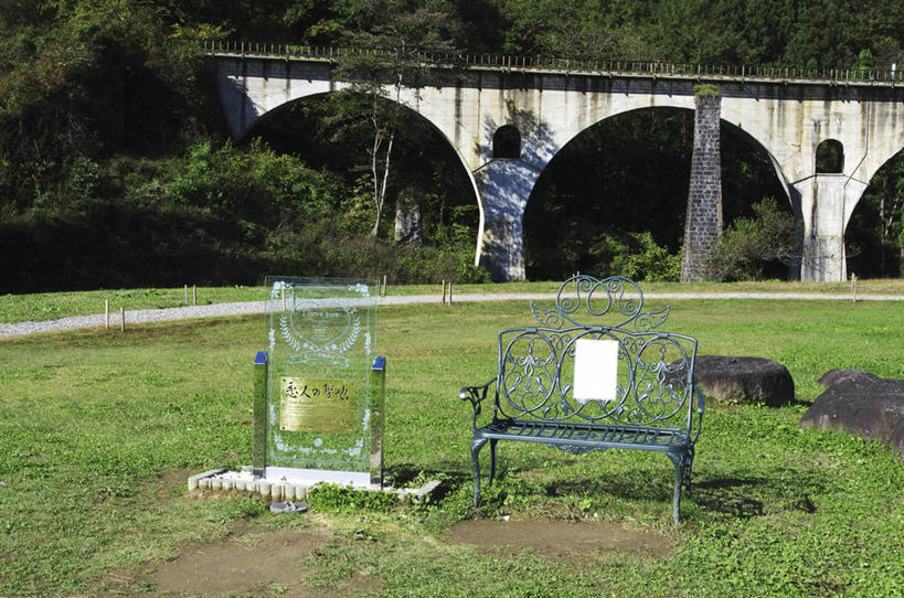 无人,横图,室外,白天,正面,旅游,度假,草地,草坪,美景,植物,桥梁,椅子,长崎,日本,亚洲,阴影,光线,影子,景观,桥,两把,娱乐,石桥,拱桥,草,树,树木,绿色,阳光,自然,享受,休闲,景色,放松,拱形,生长,成长,人行桥,石拱桥,自然风光,东亚,日本国,眼镜桥,长崎县,九州本岛,九州,九州岛,九州地方,长崎市,县厅,彩图