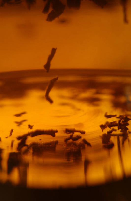 无人,竖图,室内,特写,白天,正面,幸福,茶,阴影,波纹,反射,影子,茶叶,褐色,娱乐,水纹,波浪,享受,休闲,温馨,放松,乐趣,提神,舒适,醒脑,彩图