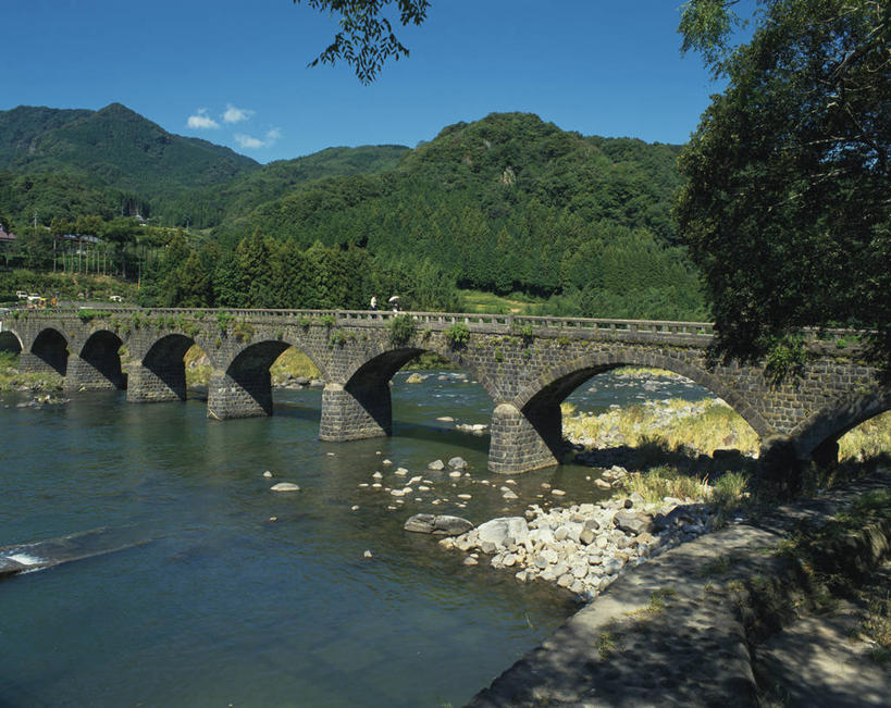 无人,横图,室外,白天,正面,旅游,度假,草地,草坪,河流,美景,山,山脉,水,植物,桥梁,大分县,日本,亚洲,阴影,光线,影子,河水,景观,山峰,水流,云,云朵,桥,山峦,云彩,娱乐,石桥,拱桥,草,树,树木,蓝色,绿色,白云,蓝天,天空,阳光,自然,群山,天,享受,休闲,景色,放松,拱形,生长,晴朗,成长,人行桥,石拱桥,自然风光,东亚,日本国,九州本岛,九州,九州岛,九州地方,中津市,耶马溪,大分,晴空,彩图