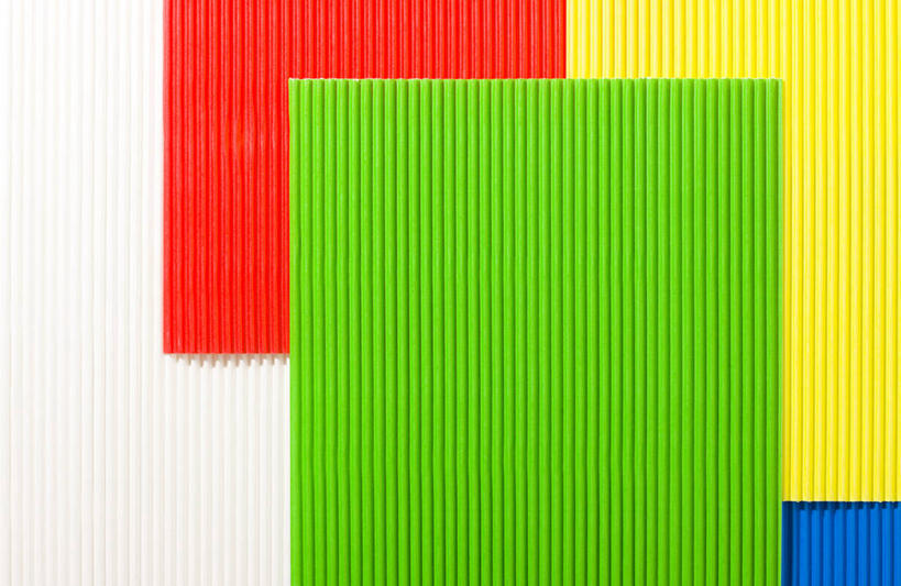 无人,横图,室内,特写,白天,白色背景,正面,静物,阴影,反射,纹路,纹理,影子,纸,纸张,黄色,红色,蓝色,绿色,摄影,影棚,纸板,硬纸板,肌理,彩图,影棚拍摄,拍摄