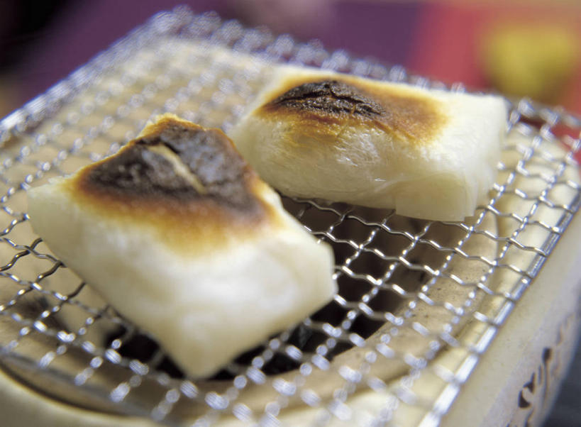 点心,无人,横图,俯视,室内,特写,白天,烧烤,阴影,朦胧,模糊,反射,影子,料理,食品,年糕,甜点,烤架,烤肉,美食,食物,糕点,两个,甜食,中式,铁架,彩图,高角度拍摄,年年糕