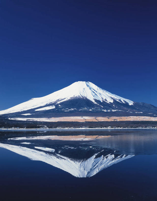无人,竖图,室外,白天,正面,旅游,度假,湖,湖泊,火山,美景,山,水,雪,雪山,大雪,富士山,日本,亚洲,阴影,光线,影子,冰,湖面,积雪,景观,山峰,水流,水面,雪景,冬季,冬天,山峦,娱乐,蓝色,倒影,蓝天,天空,阳光,自然,湖水,天,享受,休闲,景色,放松,寒冷,晴朗,淡水湖,冰冷,倒映,自然风光,东亚,本州,万里无云,本州岛,日本国,中部地方,山梨,山梨县,严寒,冰凉,酷寒,凛冽,凛凛,极冷,富士五湖,山中湖,反照,活火山,晴空,晴空万里,彩图,南都留郡,富士河口湖町