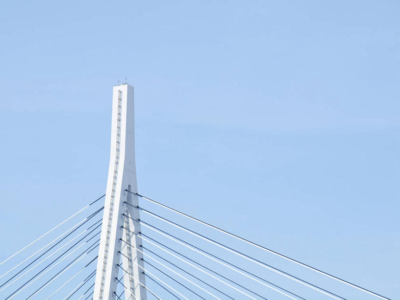 无人,横图,室外,白天,仰视,度假,美景,城市风光,城市,大桥,桥梁,日本,亚洲,阴影,光线,影子,景观,斜拉桥,桥,娱乐,蓝色,蓝天,天空,阳光,天,享受,休闲,景色,放松,晴朗,东亚,万里无云,日本国,斜张桥,晴空,晴空万里,彩图,低角度拍摄