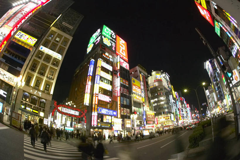 东方人,高楼大厦,走,横图,彩色,室外,夜晚,广角镜头,鱼眼镜头,仰视,度假,美景,城市风光,城市,大厦,道路,建筑,路,摩天大楼,霓虹灯,人行横道,夜景,公路,东京,日本,亚洲,行人,游客,游人,阴影,服装,光线,影子,景观,人行道,灯光,分界线,七彩,停车线,交通,新宿,许多人,休闲装,黄种人,娱乐,光源,霓虹,路人,旅客,灯,衣服,天空,天,一群人,享受,休闲,休闲服,景色,放松,服饰,车行道,车行道分界线,照明设备,标线,人行横道线,东亚,车行线,本州,关东地方,本州岛,日本国,东京都,新宿区,氖灯,县厅,东京市,歌舞伎町,过客,男人,男性,年轻男性,年轻女性,女人,女性,亚洲人,斑马线,马路,步行,散步,走路,半身,彩图,低角度拍摄,大楼,高层建筑,高楼,摩天楼