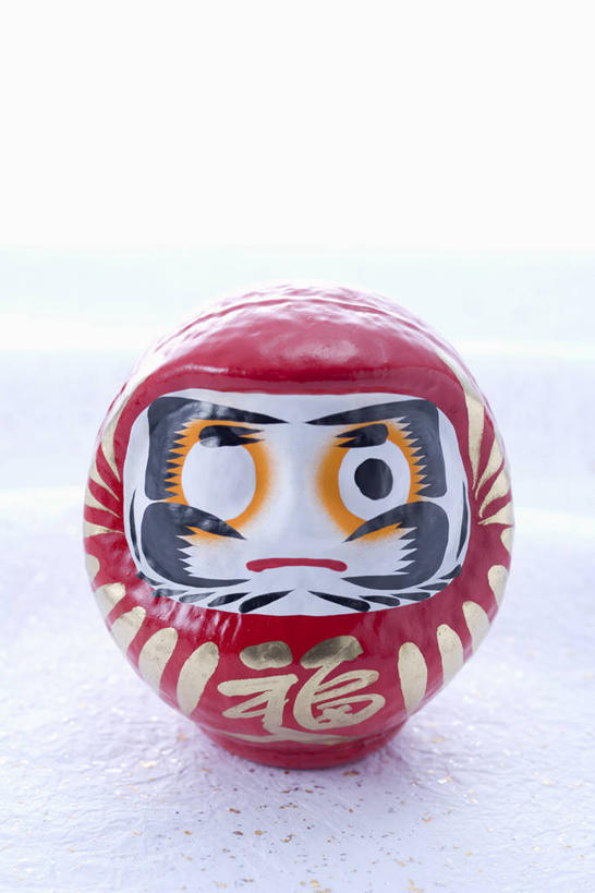 无人,竖图,室内,特写,白天,白色背景,正面,静物,阴影,反射,娃娃,影子,祝福,文化,传统,一个,红色,祈祷,祈福,健康,许愿,摄影,影棚,单个,纪念,祈求,吉祥,好运,平安,彩图,影棚拍摄,拍摄,达摩吉祥娃娃