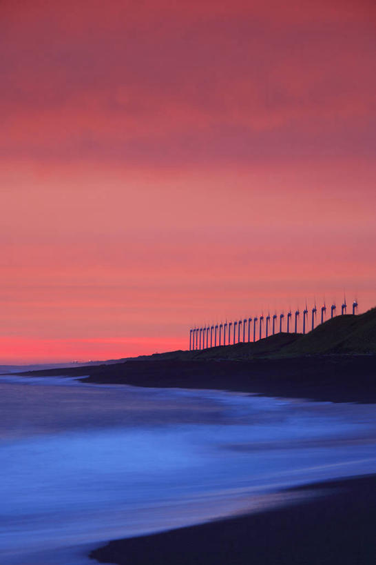无人,竖图,室外,白天,正面,旅游,度假,海浪,海洋,美景,日落,沙滩,树林,水,植物,北海道,日本,亚洲,飞溅,溅,沙子,液体,海岸,景观,浪花,水滴,晚霞,霞光,云,云朵,落日,沙地,背光,云彩,娱乐,水珠,树,树木,绿色,白云,自然,海水,黄昏,享受,休闲,景色,彩霞,放松,生长,成长,喷洒,自然风光,逆光,海景,东亚,日本国,北海道地方,北海道岛,夕照,薄暮,大海,风浪,海,海水的波动,海滩,近岸浪,涌浪,夕阳,彩图,傍晚,利尻岛,斜阳