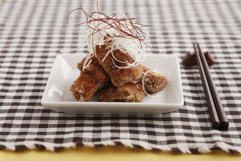 海鲜,无人,横图,俯视,室内,特写,白天,烹饪,餐桌,筷子,桌子,餐具,一双,阴影,朦胧,模糊,反射,鱼,布料,碟子,方格,格子,盘,影子,肉,鱼肉,日本料理,料理,食品,筷架,布纹,筷枕,文化,传统,水产,菜肴,美食,肉类,鱼类,海洋生物,桌布,食物,一个,盘子,餐巾,碟,台布,日式料理,日式,摄影,佳肴,影棚,单个,餐台,礼节,筷子架,水生动物,海产品,礼仪,水生物,肉食,海底动物,旗鱼,马林鱼,芭蕉鱼,进餐用具,餐桌布,彩图,高角度拍摄,影棚拍摄,拍摄