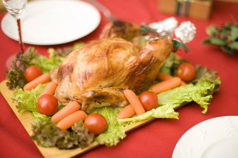 无人,横图,俯视,室内,特写,白天,烹饪,西餐,餐桌,桌子,鸡,蔬菜,西红柿,餐具,阴影,朦胧,模糊,新鲜,反射,碟子,盘,影子,生菜,莴苣,鸡肉,肉,料理,食品,火鸡,烤火鸡,菜肴,美食,肉类,食物,三个,一个,红色,盘子,碟,西式,佳肴,有机食品,绿色食品,单个,餐台,肉食,春菜,鹅仔菜,莴仔菜,千金菜,叶用莴苣,七面鸟,吐绶鸡,洋柿子,柑仔蜜,番茄,臭柿,彩图,高角度拍摄,六月柿,喜报三元