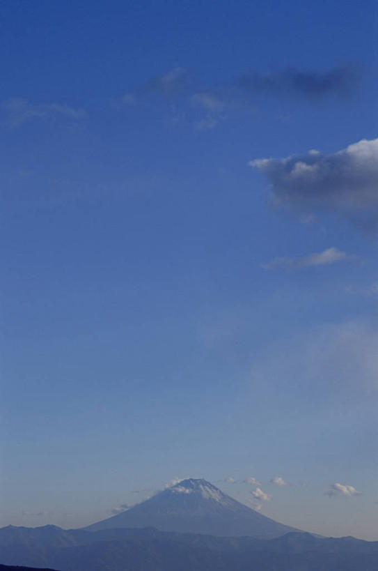 无人,公园,竖图,室外,白天,正面,旅游,度假,火山,美景,山,雪,雪山,大雪,长野县,富士山,日本,亚洲,阴影,光线,影子,冰,积雪,景观,山峰,雪景,云,云朵,冬季,冬天,山峦,云彩,娱乐,蓝色,白云,蓝天,天空,阳光,自然,天,享受,休闲,景色,放松,寒冷,晴朗,冰冷,自然风光,东亚,本州,本州岛,日本国,中部地方,山梨,山梨县,长野,严寒,冰凉,酷寒,凛冽,凛凛,极冷,活火山,晴空,彩图,国定公园,八岳中信高原国定公园