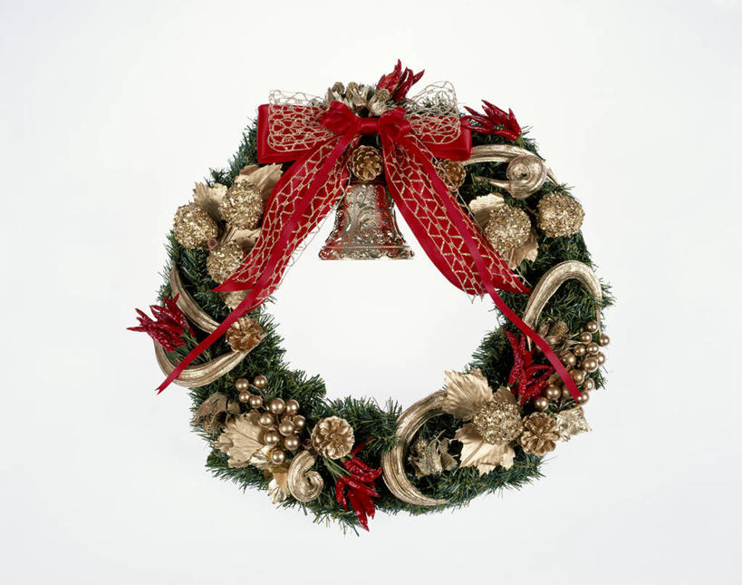 无人,横图,室内,特写,白天,白色背景,正面,金属制品,阴影,装饰,反射,金属,花环,铃铛,丝绸,丝带,影子,坚果,果实,松果,缎带,绸带,一个,红色,蝴蝶结,干果,摄影,影棚,单个,华丽,修饰,圣诞花环,点缀,松塔,衬托,美观,雅致,雅观,圣诞圈,圣诞铃铛,铜制,彩图,影棚拍摄,拍摄
