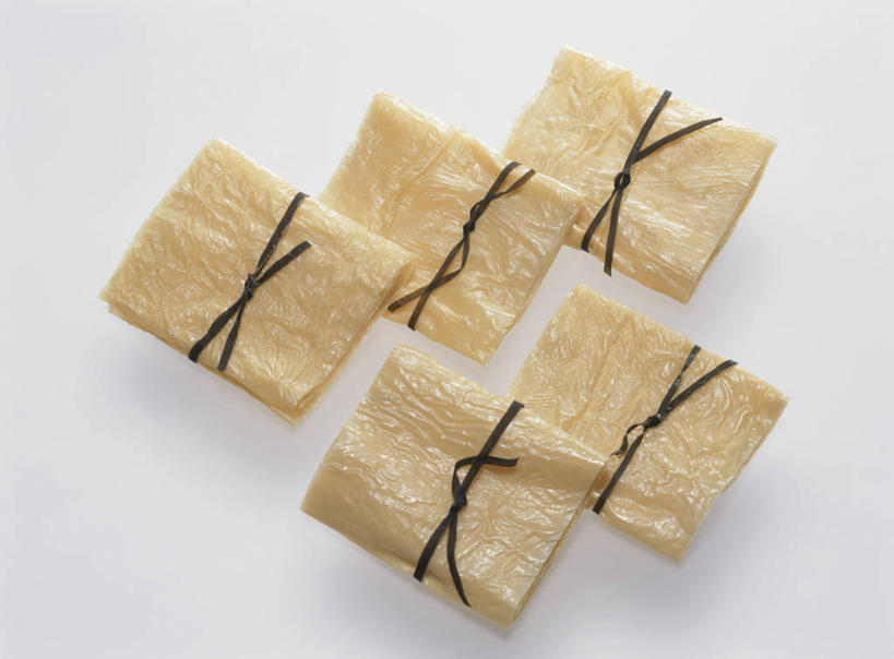 无人,横图,俯视,室内,特写,白天,烹饪,五个,许多,阴影,灰色背景,反射,影子,日本料理,料理,食品,豆腐皮,菜肴,美食,食物,日式料理,日式,摄影,佳肴,影棚,腐竹,豆腐衣,油皮,彩图,高角度拍摄,影棚拍摄,拍摄