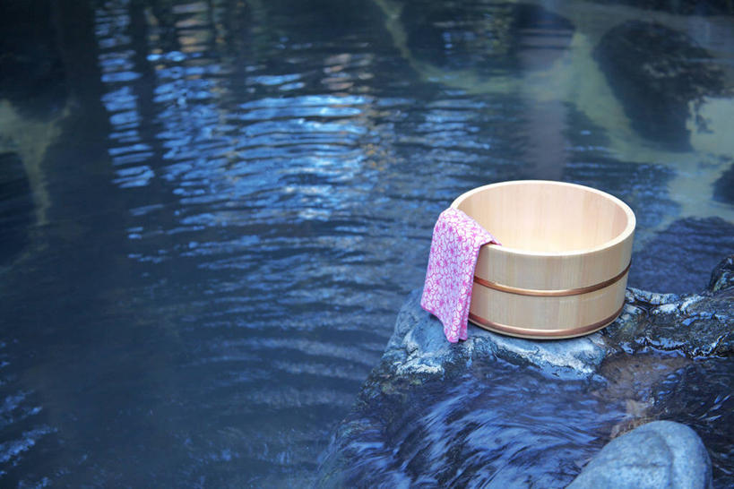 无人,横图,俯视,室外,白天,旅游,度假,石头,美景,温泉,雾,阴影,沸腾,光线,蒸汽,纺织物,木桶,石子,桶,影子,景观,水蒸气,雾气,娱乐,一个,粉色,阳光,自然,容器,毛巾,清洁,享受,休闲,温暖,景色,放松,泉水,温和,单个,储藏,保暖,气体,储存,自然风光,透气,浴桶,防水,蒸发,储水,耐磨,吸水,地热,石块,岩石,彩图,高角度拍摄,贮存