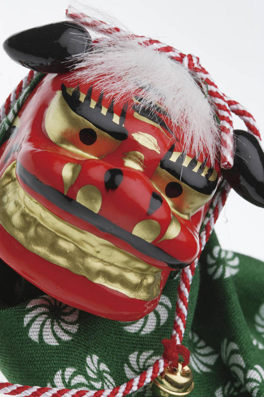 无人,竖图,室内,特写,白天,白色背景,正面,静物,舞狮,表演,阴影,辟邪,反射,面具,影子,文化,一个,红色,祈祷,祈福,健康,许愿,摄影,影棚,单个,祈求,舞狮子,驱邪,祛邪,避邪,狮灯,狮子舞,平安,彩图,影棚拍摄,拍摄,舞蹈