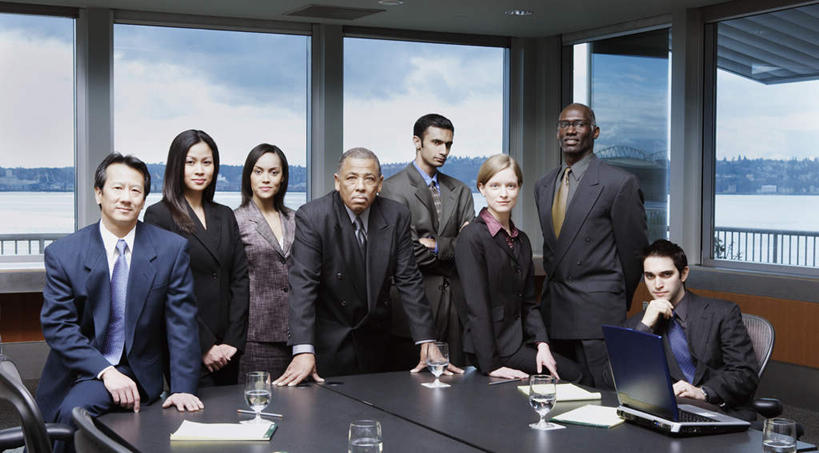 东方人,西方人,同事,商务人士,商务男性,商务女性,办公室,站,坐,横图,室内,白天,正面,衬衫,西装,成功,合作,团队,集体,信心,欧洲,黑人,欧洲人,亚洲,撑,套装,正装,许多人,注视,职业装,黄种人,队伍,白云,蓝天,观察,看,站着,一群人,观看,察看,领导,撑着,成就,关注,商务装,合伙,领袖,工薪阶层,男人,男性,女人,女性,中年男性,中年女性,白种人,亚洲人,白领,上班族,坐着,半身,彩图,衬衣