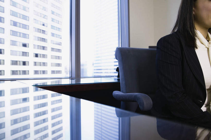 东方人,一个人,办公室,高楼大厦,坐,横图,室内,白天,正面,衬衫,西装,办公楼,窗户,落地窗,桌子,写字楼,椅子,亚洲,仅一个人,套装,正装,影子,办公桌,领带,职业装,黄种人,玻璃窗,倒影,楼层,摩天大厦,美女,金融,商务套装,经济,办公椅,旋转椅,商务装,贸易,工薪阶层,年轻女性,女人,女性,亚洲人,坐着,半身,彩图,衬衣,西服