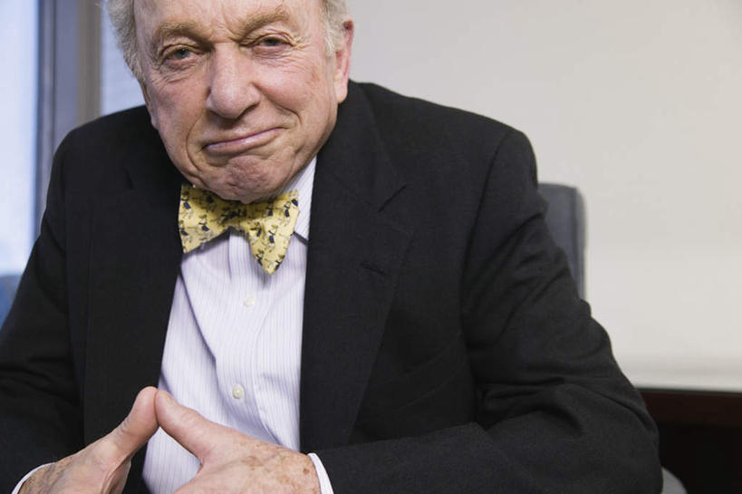 西方人,一个人,商务人士,商务男性,办公室,坐,笑,微笑,横图,室内,白天,正面,衬衫,西装,商务,职员,椅子,欧洲,欧洲人,仅一个人,套装,正装,领结,注视,职业装,观察,看,双手合十,调皮,搞怪,金融,商务套装,经济,观看,办公椅,旋转椅,察看,领导,关注,商务装,领袖,贸易,工薪阶层,老年男性,男人,男性,白种人,白领,商人,上班族,坐着,半身,彩图,衬衣,西服,白领阶层,办公室职员