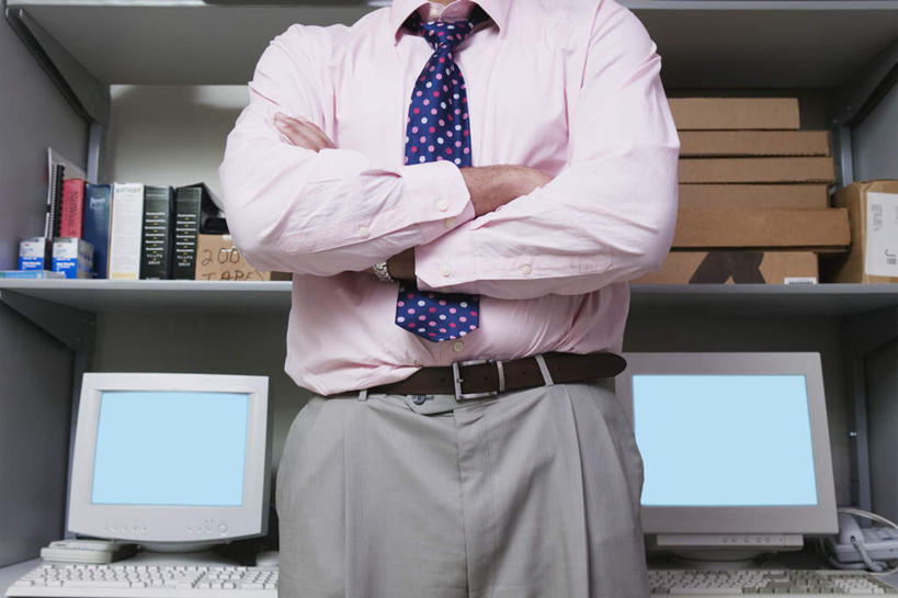 西方人,一个人,商务人士,商务男性,办公室,站,横图,室内,特写,白天,正面,商务,职员,电脑,书架,桌子,电话,书籍,欧洲,非洲,黑人,欧洲人,仅一个人,纸盒,纸箱,办公桌,通讯设备,盒子,包装盒,书柜,站着,台式电脑,帅哥,领导,双手抱胸,通信设备,液晶显示器,领袖,交流,男人,男性,年轻男性,非洲人,白领,商人,上班族,沟通,通话,半身,彩图,白领阶层,办公室职员