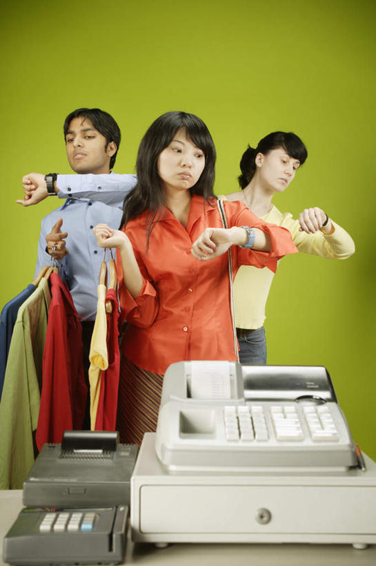 东方人,三个人,夫妻,站,举,抱,竖图,室内,白天,正面,爱情,购物,消费,亚洲,绿色背景,服装,浪漫,注视,休闲装,黄种人,衣服,柜台,观察,看,站着,收银员,休闲,休闲服,恩爱,恋人,摄影,服饰,影棚,观看,察看,关注,结账,收银机,男人,男性,年轻男性,年轻女性,女人,女性,亚洲人,情侣,怀抱,举起,举手,搂,搂抱,相抱,拥抱,半身,彩图,影棚拍摄,拍摄,伴侣