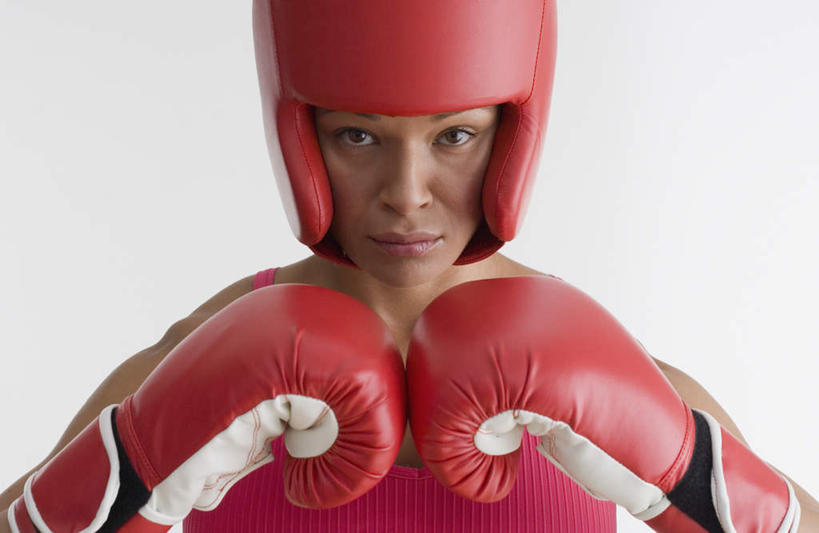 西方人,脸,头,脸颊,一个人,拳击手,站,横图,室内,特写,白天,白色背景,正面,锻炼,运动,拳击,欧洲,欧洲人,仅一个年轻女性,仅一个女性,仅一个人,头盔,拳击手套,注视,肩膀,红色,手套,观察,看,站着,摄影,影棚,观看,察看,关注,出拳,打拳,体育,年轻女性,女人,女性,头部,脸部,脸蛋,面部,拳击家,拳击运动员,站立,半身,彩图,影棚拍摄,健身,拍摄