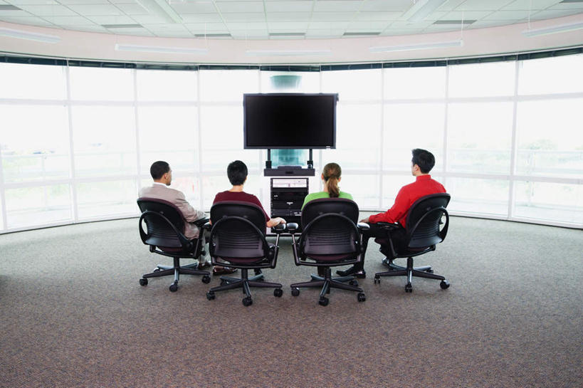 东方人,四个人,同事,商务男性,办公室,会议室,坐,横图,室内,白天,成功,合作,团队,集体,信心,窗户,落地窗,电视,椅子,照明,欧洲,欧洲人,亚洲,套装,开会,整齐,围绕,屏幕,灯饰,黄种人,设备,队伍,玻璃窗,灯,排列,背面,灯具,四个,巨大,明亮,电子设备,领导,成就,商务装,合伙,领袖,工薪阶层,男人,男性,年轻男性,年轻女性,女人,女性,白种人,亚洲人,白领,上班族,电视机,坐着,彩图,全身