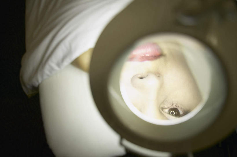 西方人,脸,头,脸颊,一个人,躺,横图,俯视,室内,特写,白天,美容,欧洲,欧洲人,仅一个年轻女性,仅一个女性,仅一个人,护肤,纺织物,注视,肩膀,毛巾,观察,看,清洁,保养,SPA水疗,保健,温泉浴场,观看,保暖,察看,养身,关注,透气,养颜,防水,储水,耐磨,吸水,卧着,年轻女性,女人,女性,白种人,头部,脸部,脸蛋,面部,矿泉疗养地,躺着,卧,半身,彩图,高角度拍摄,水疗