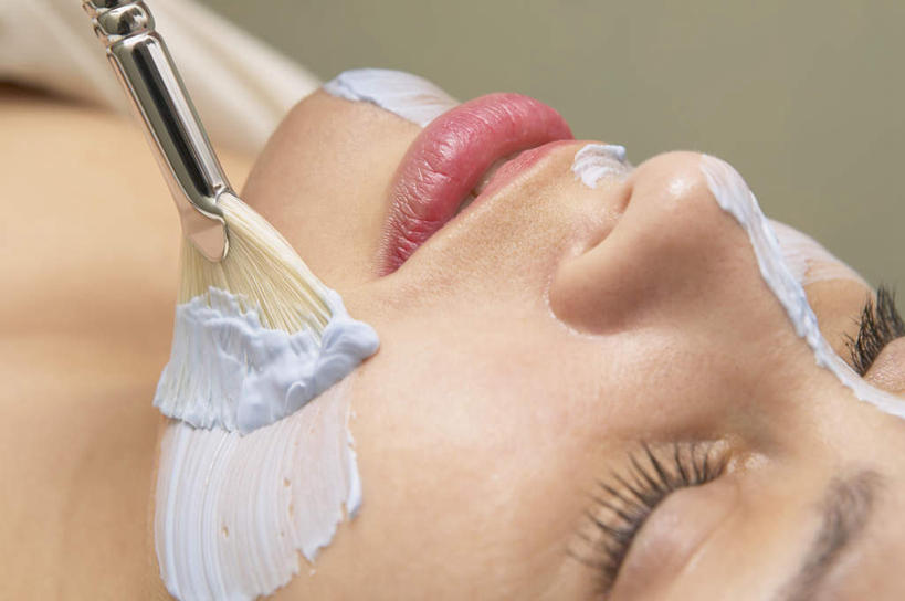 西方人,脸,头,脸颊,一个人,躺,闭眼,横图,俯视,室内,特写,白天,美容,欧洲,欧洲人,仅一个年轻女性,仅一个女性,仅一个人,护肤,肩膀,保养,面霜,SPA水疗,保健,温泉浴场,养身,养颜,乳霜,卧着,年轻女性,女人,女性,白种人,头部,脸部,脸蛋,面部,矿泉疗养地,闭眼睛,闭着眼,闭着眼睛,躺着,卧,半身,彩图,高角度拍摄,水疗