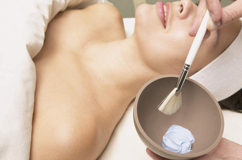 西方人,脸,头,脸颊,一个人,躺,闭眼,横图,俯视,室内,特写,白天,美容,欧洲,欧洲人,仅一个年轻女性,仅一个女性,仅一个人,护肤,纺织物,肩膀,刷子,毛巾,碗,清洁,保养,面膜,面霜,SPA水疗,保健,温泉浴场,保暖,养身,透气,养颜,防水,乳霜,储水,耐磨,吸水,卧着,年轻女性,女人,女性,白种人,头部,脸部,脸蛋,面部,矿泉疗养地,闭眼睛,闭着眼,闭着眼睛,躺着,卧,半身,彩图,高角度拍摄,水疗