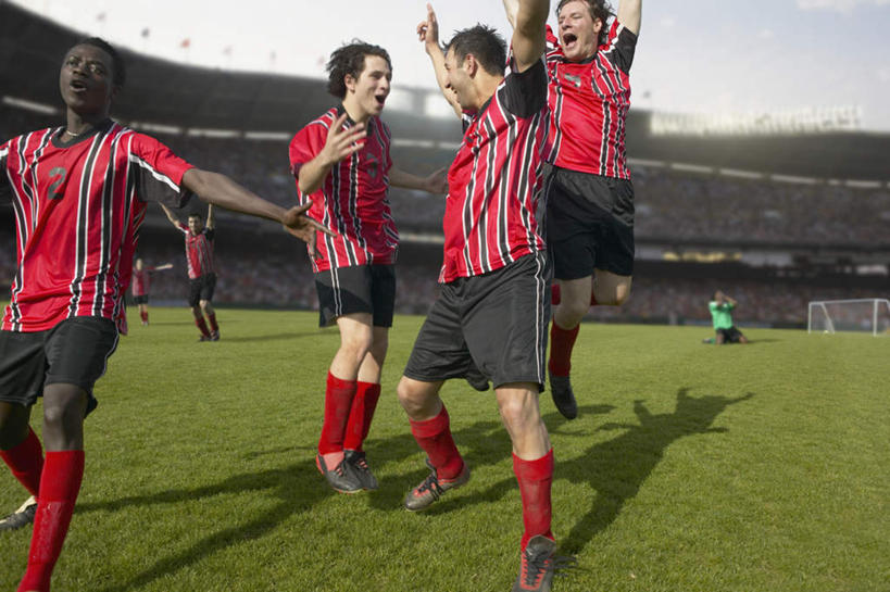 西方人,同事,运动员,足球场,体育馆,运动场,跑,跳,伸展双臂,横图,室外,白天,正面,运动服,锻炼,快乐,成功,比赛,运动,合作,团队,集体,信心,竞争,欧洲,非洲,黑人,欧洲人,阴影,服装,欢呼,影子,许多人,注视,娱乐,体育场,队伍,衣服,观察,看,一群人,休闲,服饰,田径场,观看,喜悦,察看,领导,冠军,体育运动,衣着,愉悦,成就,穿着,关注,合伙,领袖,运动馆,衣饰,体育,男人,男性,年轻男性,白种人,非洲人,体育运动员,运动选手,敞开双臂,跑步,伸开双臂,跳跃,展开双肩,张开手臂,张开双臂,半身,彩图,健身,运动装