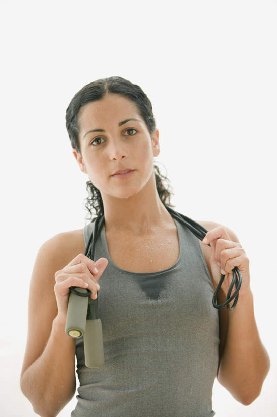 西方人,一个人,健身房,站,跳绳,竖图,室内,白天,白色背景,正面,运动服,锻炼,地板,欧洲,欧洲人,仅一个年轻女性,仅一个女性,仅一个人,服装,背心,墙,地面,挂,注视,墙壁,衣服,观察,看,站着,摄影,服饰,影棚,观看,察看,健美,挂着,衣着,穿着,关注,衣饰,年轻女性,女人,女性,白种人,站立,半身,彩图,影棚拍摄,健身,拍摄,健身馆,运动装