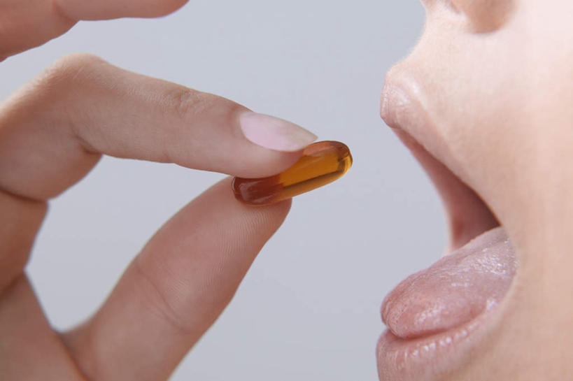 西方人,脸,头,嘴,舌,脸颊,手,一个人,横图,室内,特写,白天,正面,欧洲,欧洲人,仅一个年轻女性,仅一个女性,仅一个人,灰色背景,张嘴,手部,摄影,影棚,单手,张大嘴巴,年轻女性,女人,女性,白种人,舌头,味蕾,头部,口,口腔,脸部,脸蛋,面部,嘴巴,嘴唇,张开嘴,半身,彩图,影棚拍摄,拍摄,蒂中,小舌,小舌头,悬雍垂