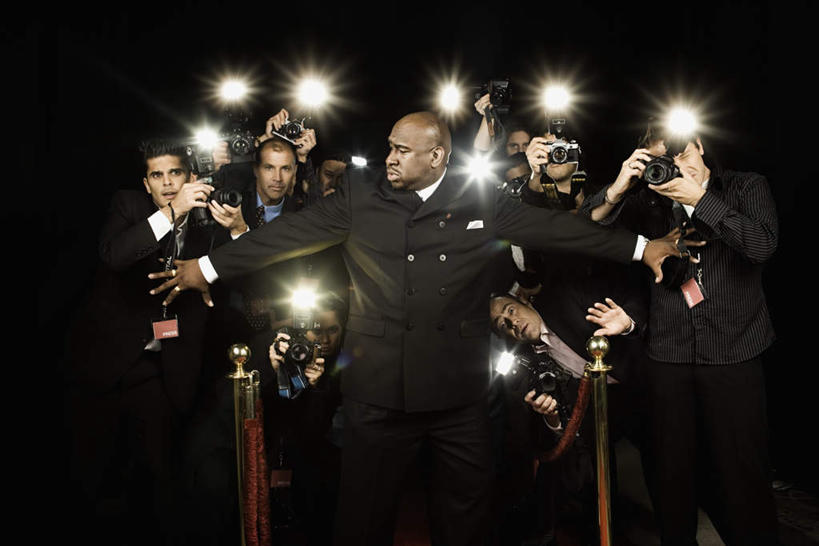 西方人,站,横图,室内,白天,正面,晚礼服,西装,爱情,相机,照明,欧洲,非洲,黑人,欧洲人,灯光,摄像机,许多人,浪漫,挡,灯,拍照,数码相机,灯具,站着,一群人,温暖,温馨,恩爱,摄像,恋人,摄影,摄影机,照亮,和睦,照明设备,录像,男人,男性,年轻男性,年轻女性,女人,女性,非洲人,情侣,照相机,站立,半身,彩图,晚宴服,舞会服,西服,洋服,洋装,夜礼服,照相,伴侣,融洽