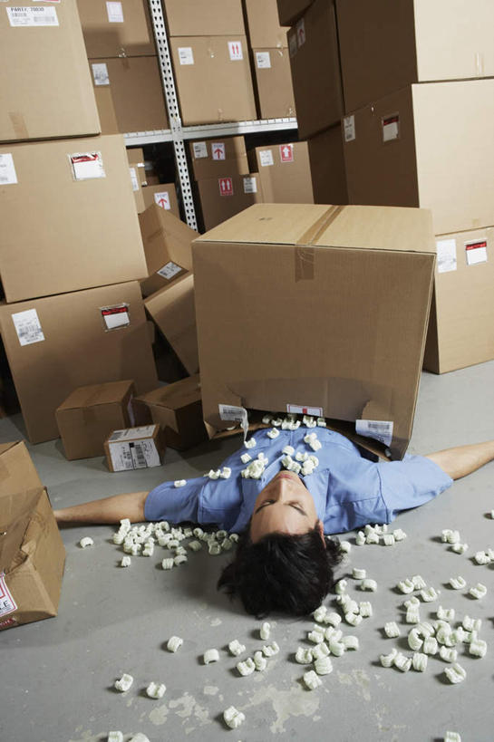 西方人,一个人,躺,闭眼,伸展双臂,竖图,俯视,室内,白天,工作服,制服,电子,欧洲,欧洲人,仅一个男性,仅一个人,一堆,许多,堆叠,堆积,信息,包装,标签,材料,符号,数字,纸箱,很多,仓库,标识,工人,仅一个年轻男性,蓝色,容器,箱子,堆,条形码,包装材料,纸板箱,编码,条码,包装箱,工作制服,卧着,男人,男性,年轻男性,白种人,闭眼睛,闭着眼,闭着眼睛,敞开双臂,伸开双臂,躺着,卧,展开双肩,张开手臂,张开双臂,半身,彩图,高角度拍摄,工作套服,商业,EPE珍珠棉,PE发泡棉,聚乙烯发泡棉,珍珠棉,堆栈