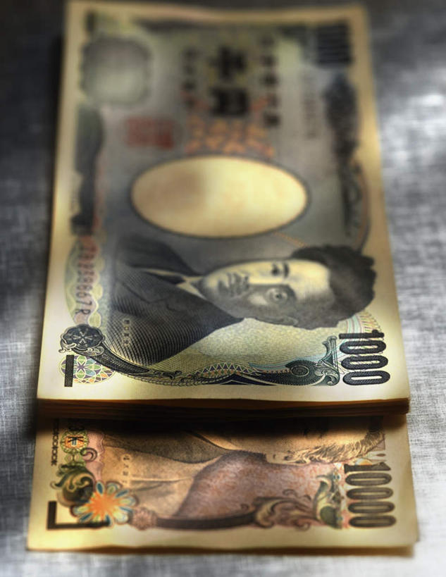 无人,竖图,俯视,室内,特写,白天,钱,桌面,桌子,静物,两张,阴影,反射,木制,日文,标志,钱币,文字,影子,字符,标识,木制品,钞票,金融,纸币,经济,日元,流通,纸钞,贸易,日语,货币,现金,彩图,高角度拍摄,日本银行券,日圆