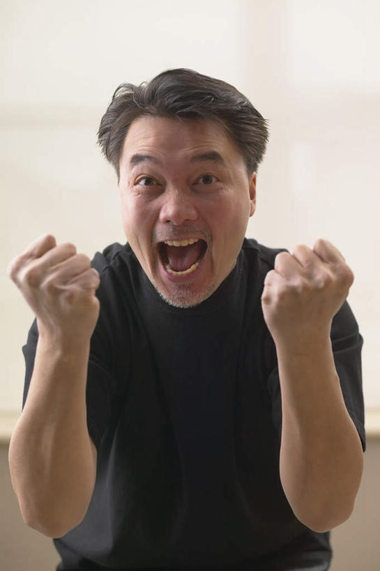 东方人,一个人,商务人士,商务男性,站,竖图,室内,白天,正面,衬衫,亚洲,仅一个男性,仅一个人,仅一个中年男性,握,套装,墙,注视,黄种人,鼓励,墙壁,墙面,白色,观察,加油,看,手势,握拳,站着,张嘴,打气,握着,观看,察看,关注,呐喊,鼓舞,商务装,张大嘴巴,工薪阶层,呼吁,叫嚣,男人,男性,中年男性,亚洲人,白领,上班族,张开嘴,站立,半身,彩图,衬衣