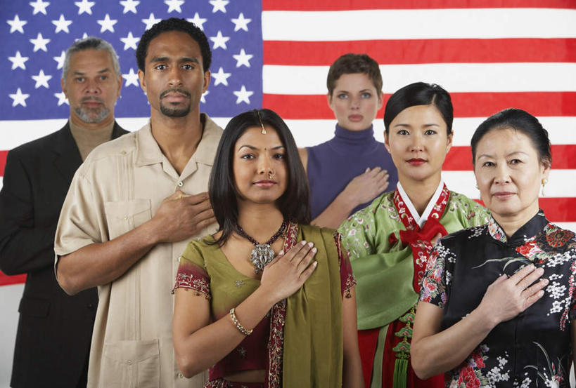 东方人,西方人,伙伴,朋友,站,笑,摸,微笑,横图,室内,白天,正面,民族服装,友谊,旗帜,国旗,项链,欧洲,非洲,黑人,欧洲人,抚摸,旗袍,服装,星星,许多人,注视,休闲装,黄种人,文化,星条旗,装饰品,衣服,饰品,首饰,观察,看,站着,一群人,休闲,星形,休闲服,美国国旗,服饰,观看,飘逸,察看,庄重,关注,中国文化,追求,五角形,纱丽,雅致,纱丽服,清婉,妍丽,朝鲜服,友情,男人,男性,女人,女性,中年男性,中年女性,白种人,非洲人,旗,五角星,触摸,接触,站立,半身,彩图,传统服装,民俗服,美利坚合众国国旗,韩服,传统文化,奢华