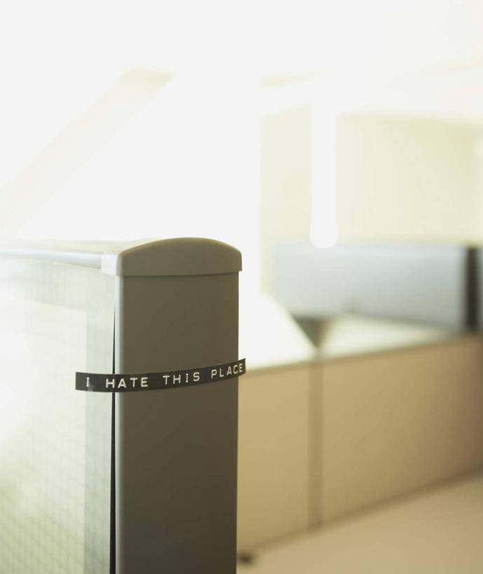 无人,办公室,竖图,室内,白天,正面,显示器,阴影,朦胧,模糊,反射,屏幕,影子,墙,显示屏,墙壁,墙面,白色,输出设备,彩图