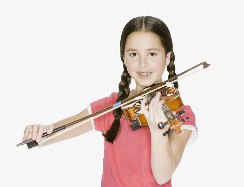 西方人,儿童,一个人,站,笑,微笑,露齿笑,横图,室内,白天,白色背景,正面,纯洁,欧洲,欧洲人,仅一个女性,仅一个人,服装,乐器,弦乐器,小提琴,演奏,注视,休闲装,小孩,衣服,红色,观察,看,扛,站着,仅一个小孩,休闲,休闲服,可爱,童年,童趣,摄影,服饰,影棚,观看,琴弓,察看,关注,弓拉弦乐器,弓拉弦鸣乐器,童真,烂漫,无邪,扛在肩上,天真,女孩,女人,女性,白种人,孩子,站立,半身,彩图,影棚拍摄,拍摄,女生